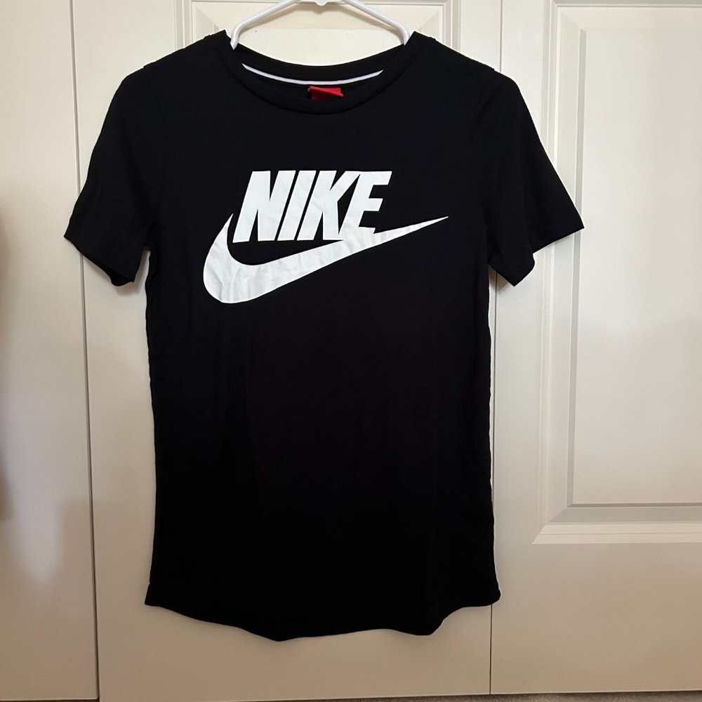 Black Nike Logo T-Shirt